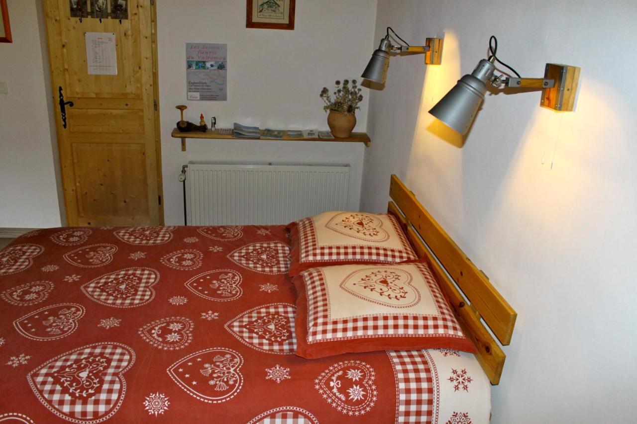 Chez Louve Bleue Bed & Breakfast Hotonnes Exterior foto